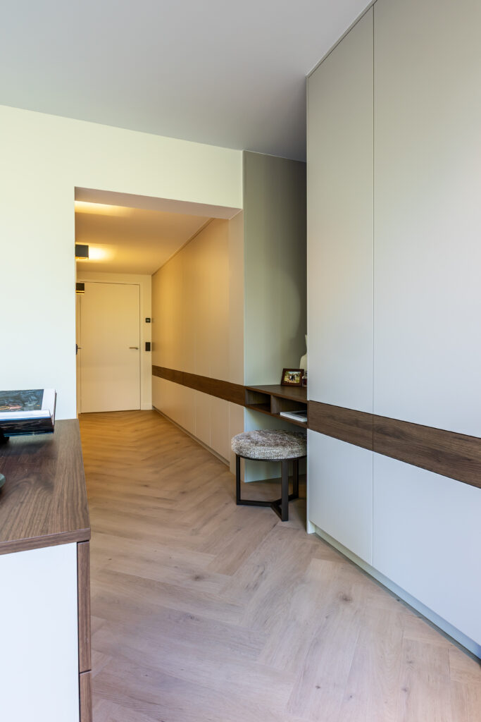 Maatwerk kledingkast met kaptafel meubelmaker